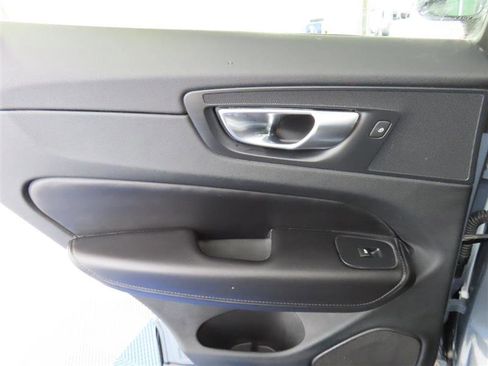 Used 2023 Volvo XC60 B5 Plus image 31