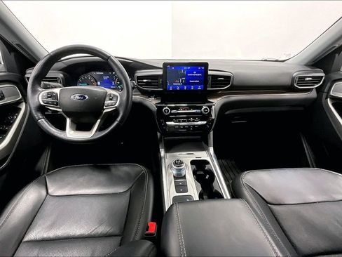 Used 2022 Ford Explorer Limited w/ Equipment Group 301A RWD image 18