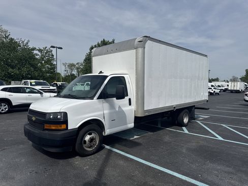 Used 2018 Chevrolet Express 3500 Extended w/ Driver Convenience Package RWD image 9