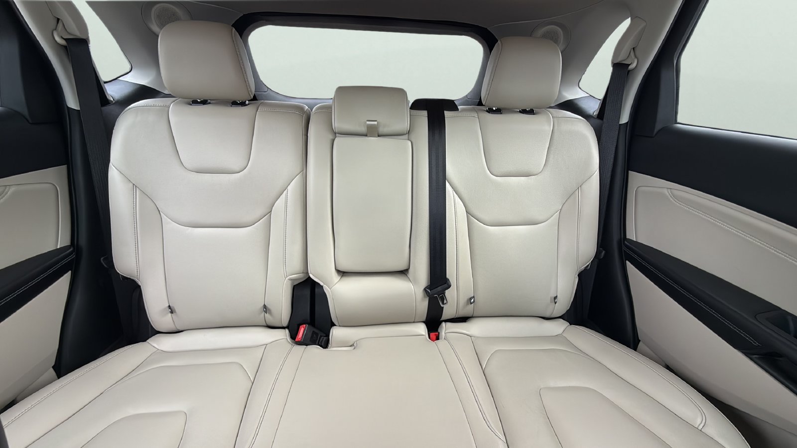 Used 2022 Ford Edge Titanium AWD/4WD image 25