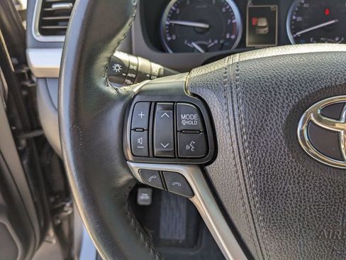 Used 2019 Toyota Highlander XLE image 30