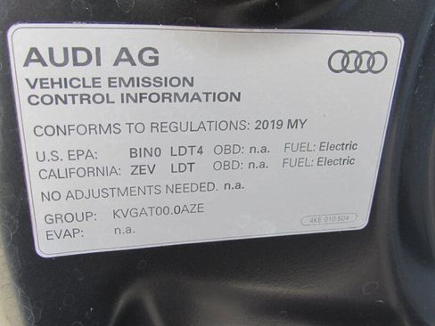 Used 2019 Audi e-tron Prestige w/ Prestige Package AWD/4WD image 35