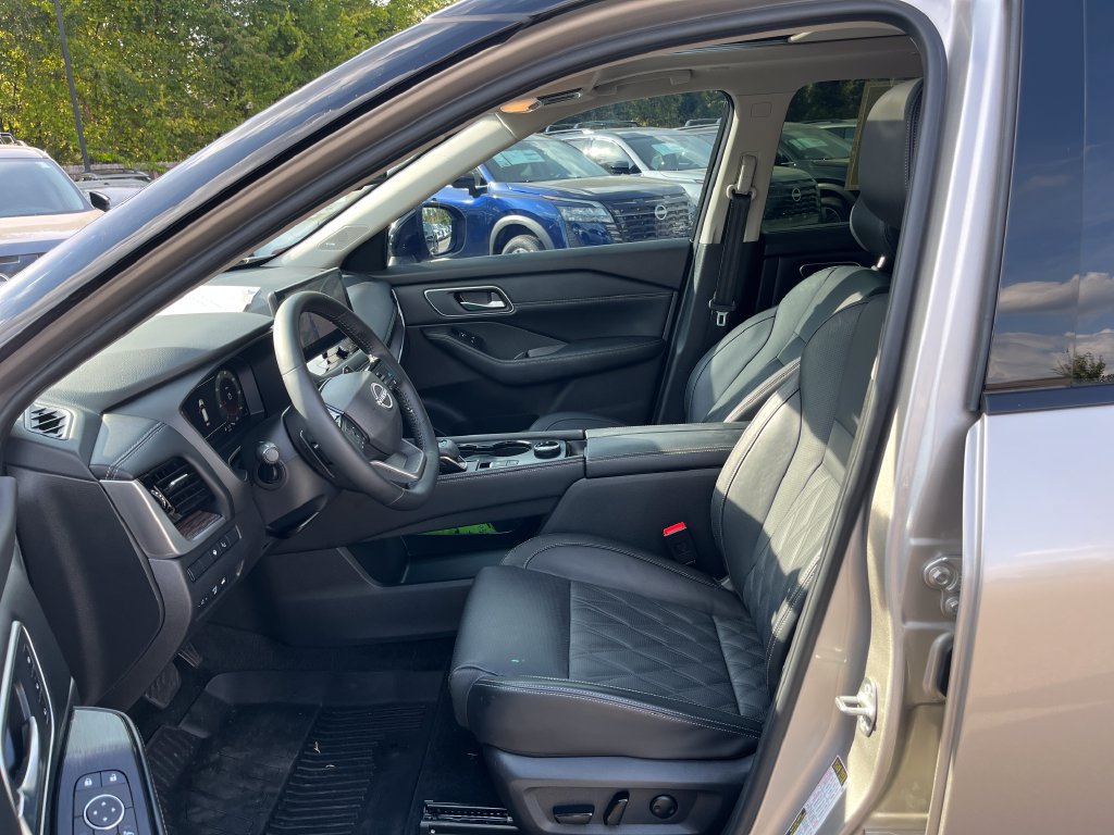 Used 2026 Nissan Rogue Platinum w/ Platinum Premium Package AWD/4WD image 28