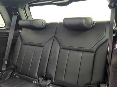 Used 2020 Land Rover Discovery Landmark image 30