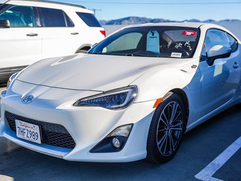 Used 2015 Scion FR-S Base image 3