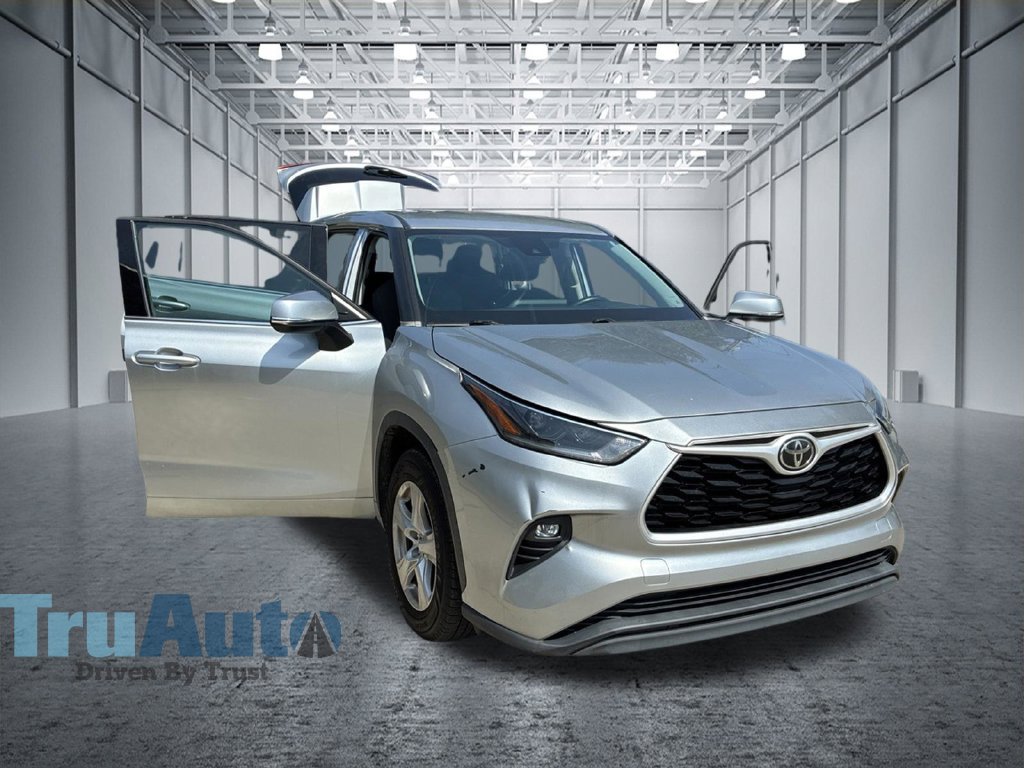 Used 2021 Toyota Highlander LE FWD image 10