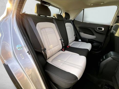 Used 2024 Hyundai Venue SEL image 29