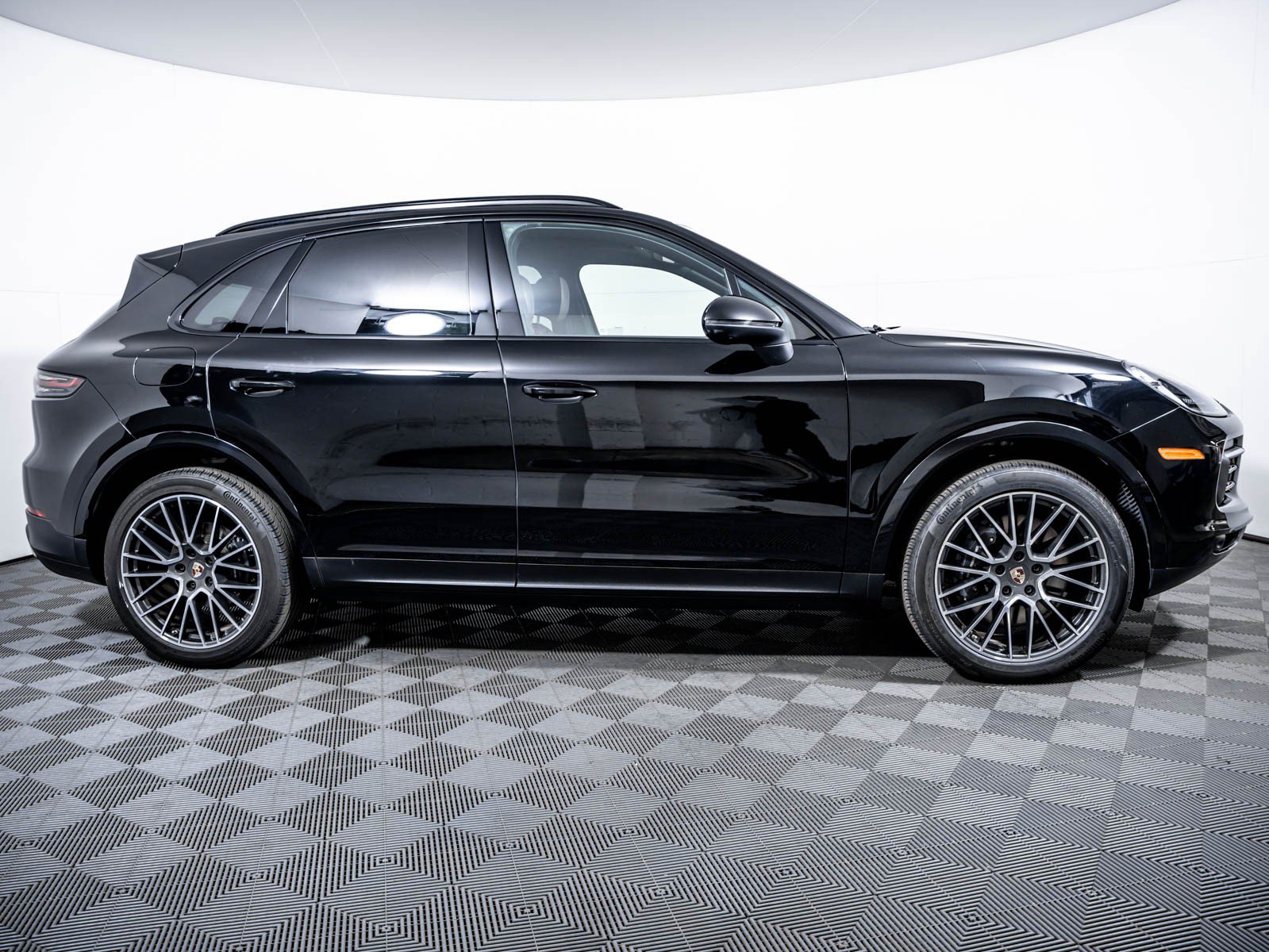 Certified 2023 Porsche Cayenne AWD/4WD image 9