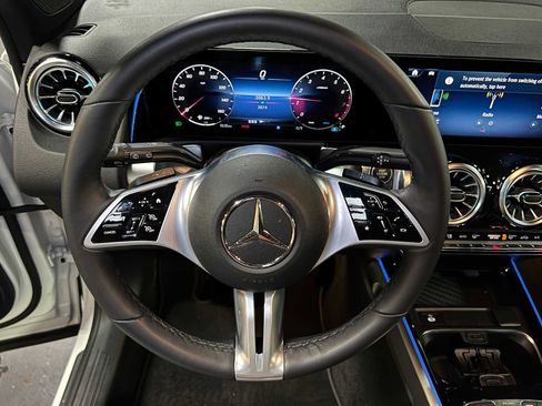 Used 2026 Mercedes-Benz GLB 250 4MATIC image 28