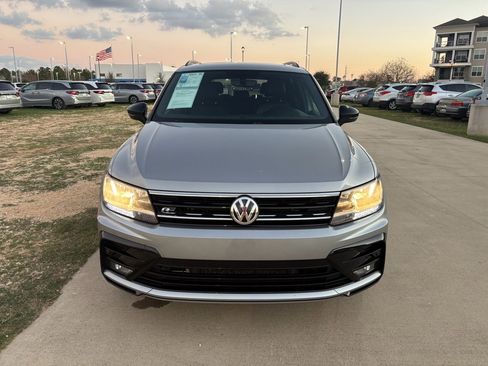 Used 2021 Volkswagen Tiguan SE R-Line image 3