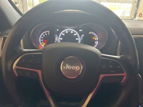 Used 2021 Jeep Grand Cherokee Laredo image 13