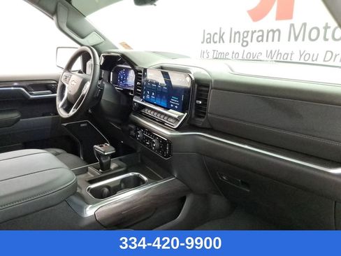 Used 2025 Chevrolet Silverado 1500 LTZ w/ LTZ Premium Package image 24