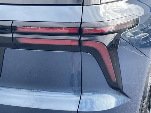 New 2026 Chevrolet Traverse LT w/ Midnight/Sport Edition image 13