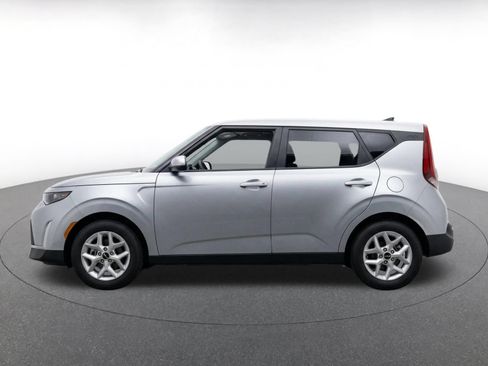 Used 2025 Kia Soul LX w/ LX Technology Package FWD image 4