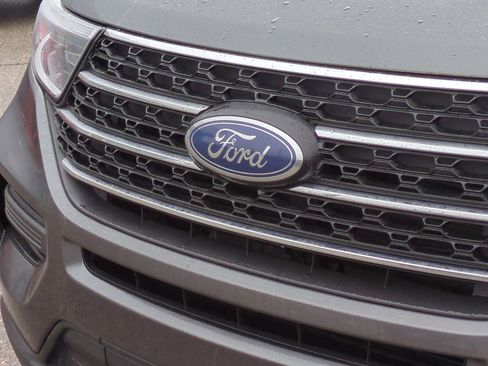 Used 2020 Ford Explorer XLT image 14