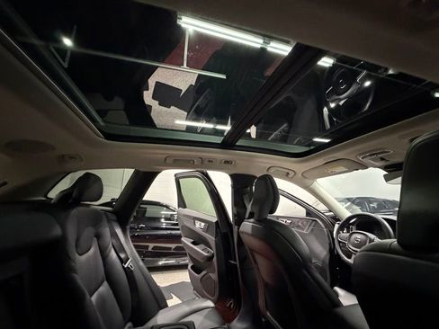 Used 2019 Volvo XC60 T5 Momentum w/ Multimedia Package AWD/4WD image 48