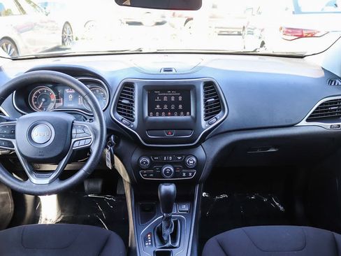 Used 2019 Jeep Cherokee Latitude w/ Popular Appearance Group FWD image 11