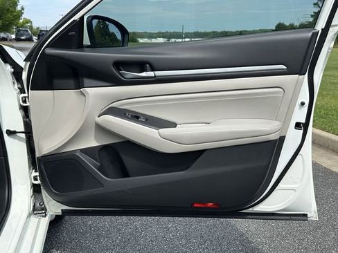 Used 2019 Nissan Altima 2.5 Platinum FWD image 21