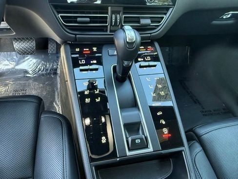 Used 2025 Porsche Macan AWD/4WD image 16
