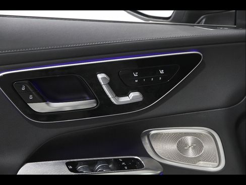 Used 2025 Mercedes-Benz GLC 350e 4MATIC image 5