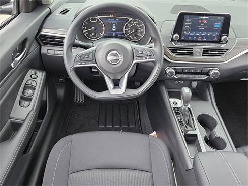 New 2025 Nissan Altima 2.5 SV image 7