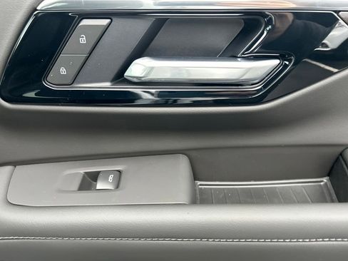 New 2026 Chevrolet Suburban LT w/ Comfort Package AWD/4WD image 17