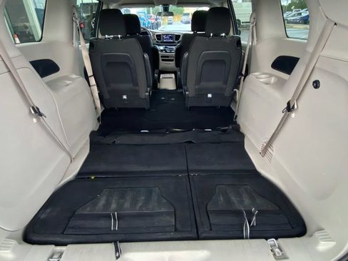 Used 2022 Chrysler Voyager LX FWD image 25