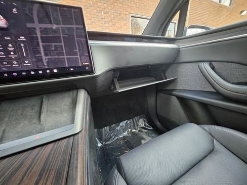 Used 2023 Tesla Model X image 59