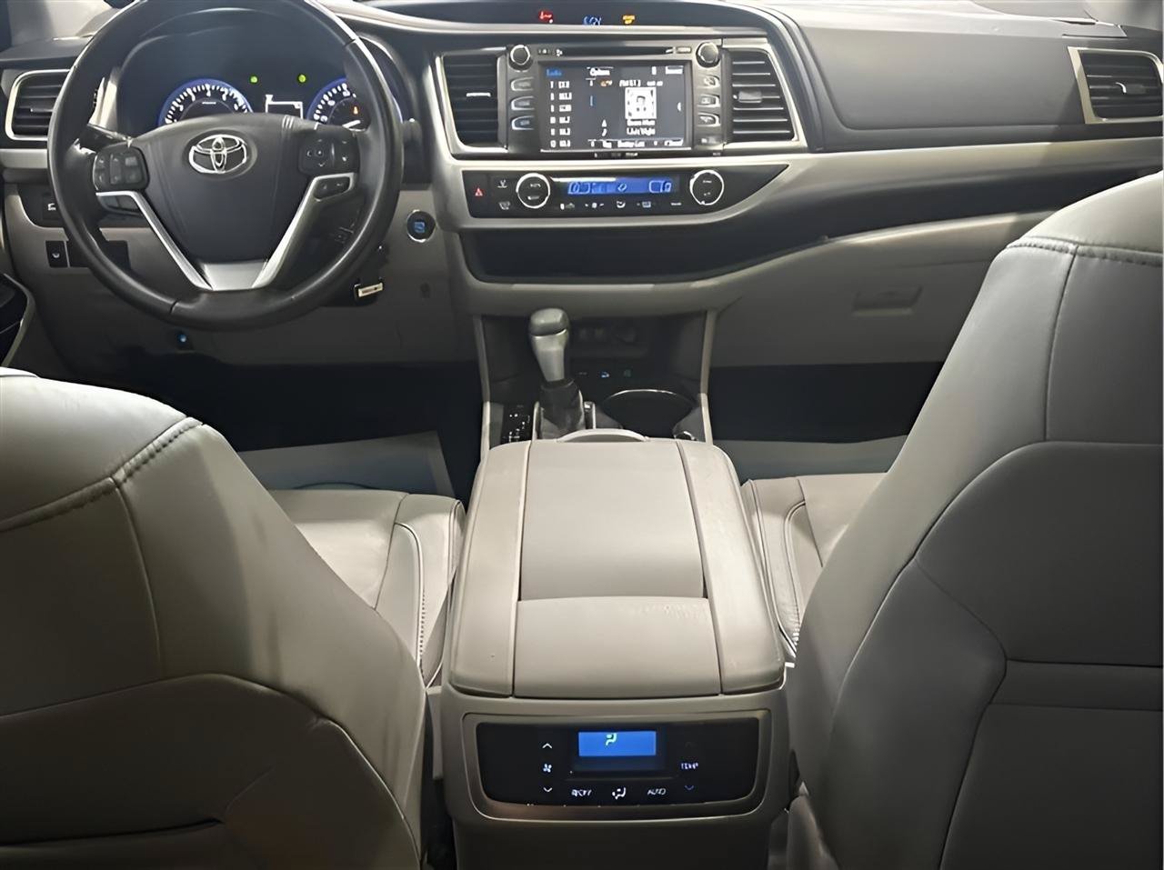 Used 2017 Toyota Highlander XLE AWD/4WD image 12