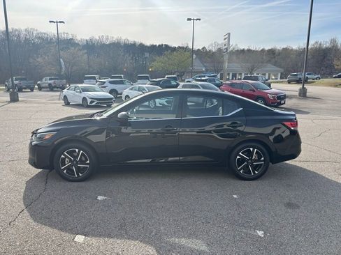 Used 2025 Nissan Sentra SV image 3