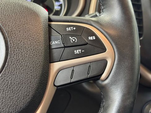 Used 2017 Jeep Cherokee Limited AWD/4WD image 36