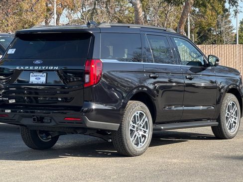 New 2026 Ford Expedition Active image 5