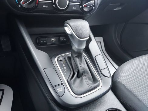 Used 2025 Kia Soul LX w/ LX Technology Package FWD image 25