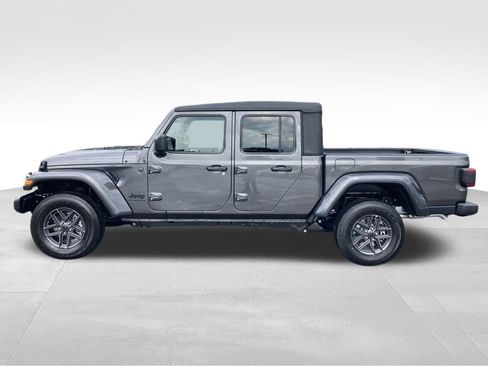 New 2025 Jeep Gladiator Sport image 2