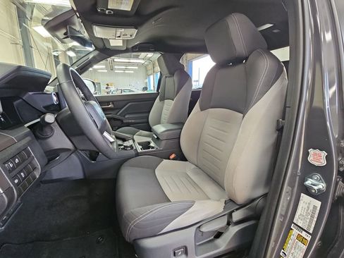 Used 2025 Toyota Tacoma TRD Off-Road image 14