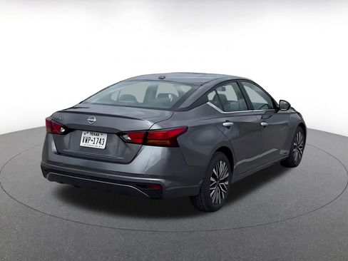 Used 2025 Nissan Altima 2.5 SV FWD image 15