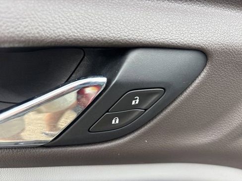 Used 2020 GMC Acadia SLT w/ Driver Alert Package II FWD image 24
