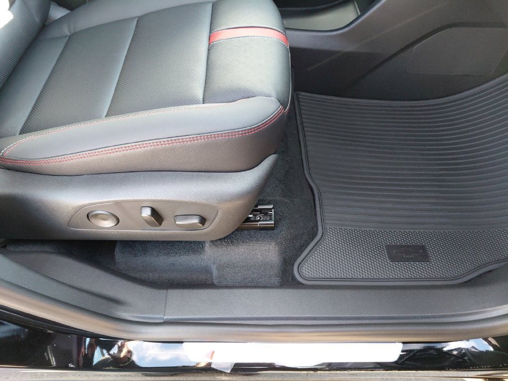 Used 2026 Chevrolet Traverse RS FWD image 17