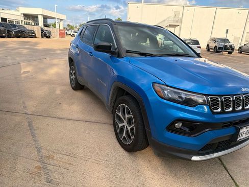 Used 2024 Jeep Compass Limited AWD/4WD image 2