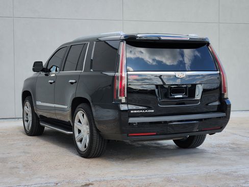 Used 2020 Cadillac Escalade Luxury RWD image 6