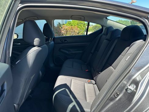 Used 2025 Nissan Altima 2.5 SV FWD image 27