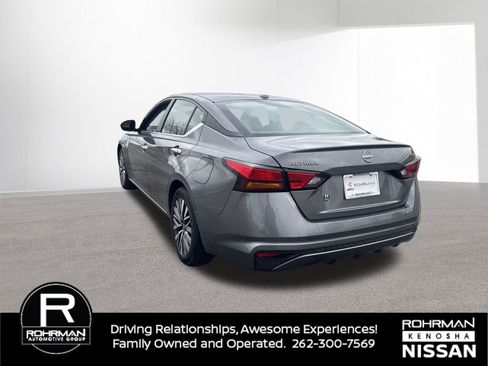 Used 2024 Nissan Altima 2.5 SV image 5