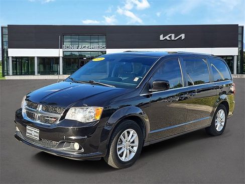 Used 2018 Dodge Grand Caravan SXT image 2