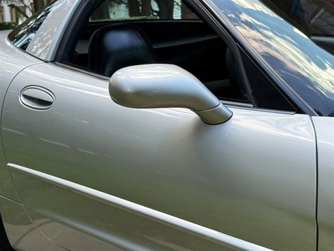 Used 2004 Chevrolet Corvette Coupe w/ Preferred Equipment Group image 36