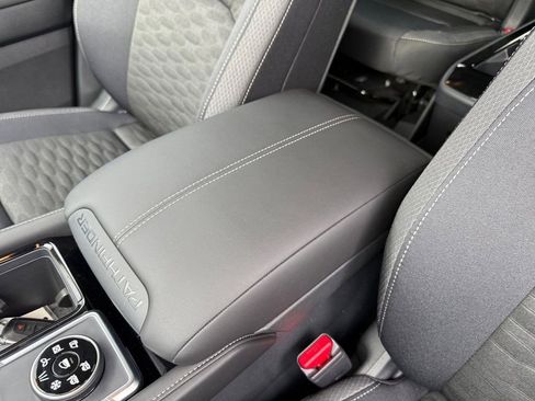 New 2025 Nissan Pathfinder SV w/ SV Premium Package image 23