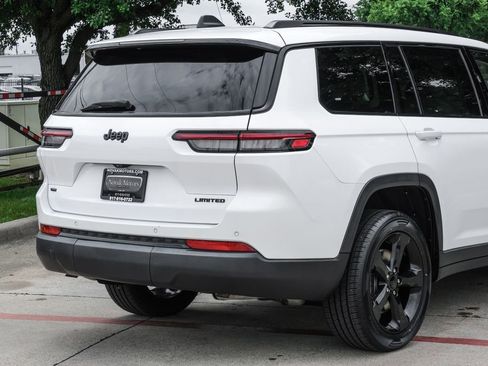 Used 2022 Jeep Grand Cherokee L Limited w/ Black Appearance Package RWD image 16