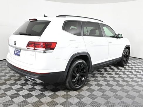 Certified 2022 Volkswagen Atlas SE w/ Black Wheel Package image 8