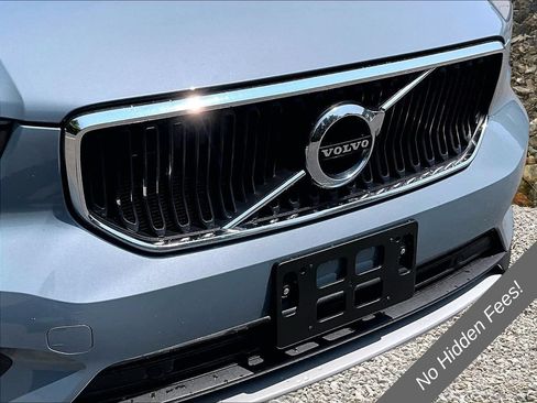 Used 2021 Volvo XC40 T4 Momentum FWD image 24