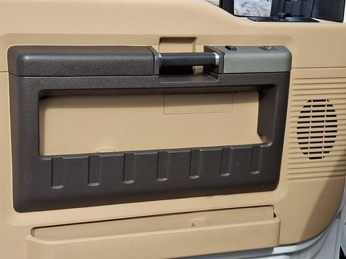 Used 2016 Ford F250 XLT w/ XLT Value Package image 12