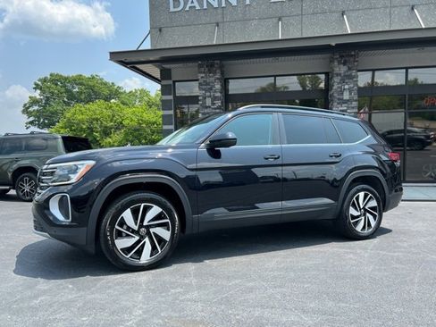 Used 2025 Volkswagen Atlas SE image 6